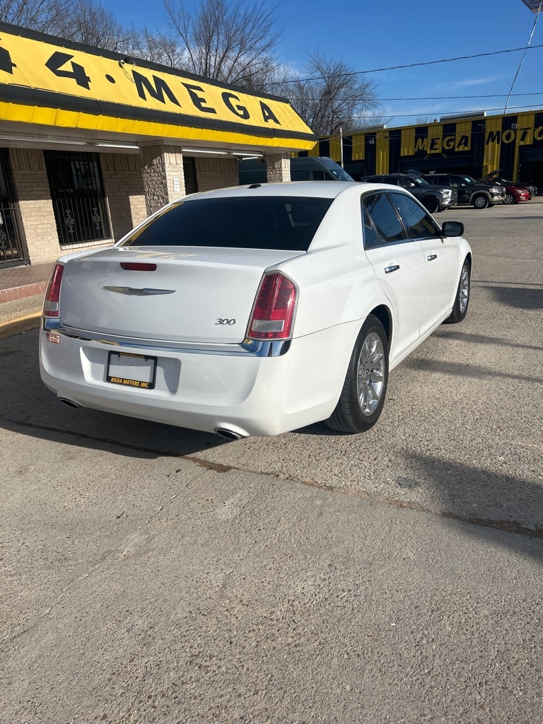 2012 Chrysler 300 Limited's photo