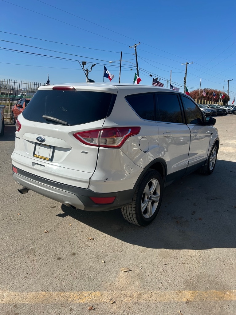 2015 Ford Escape SE's photo