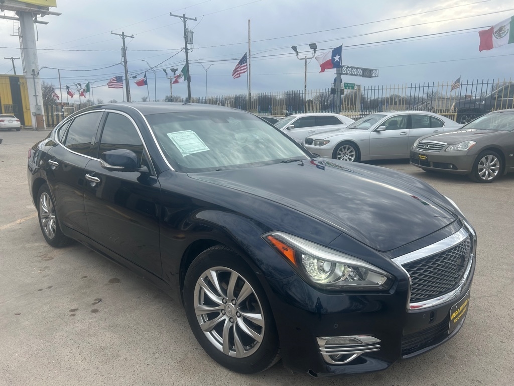 Infiniti Q70  2018