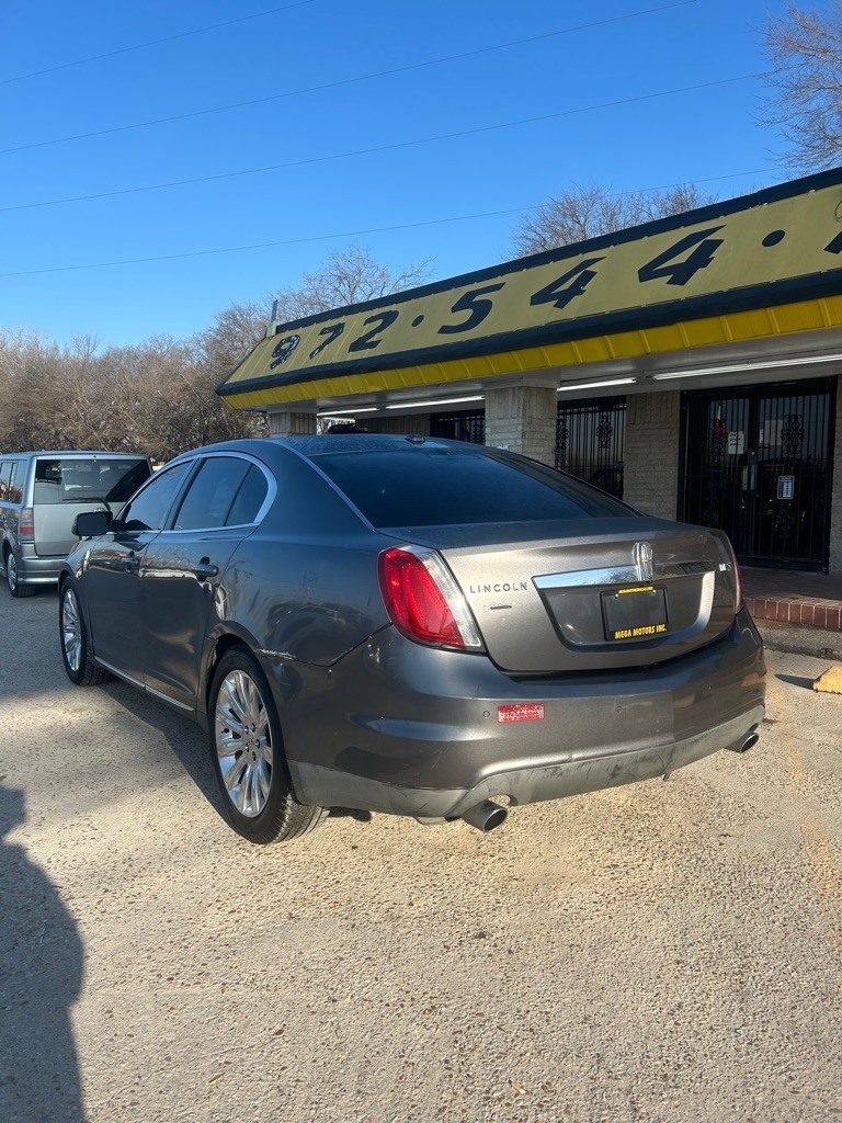 Lincoln MKS  2011