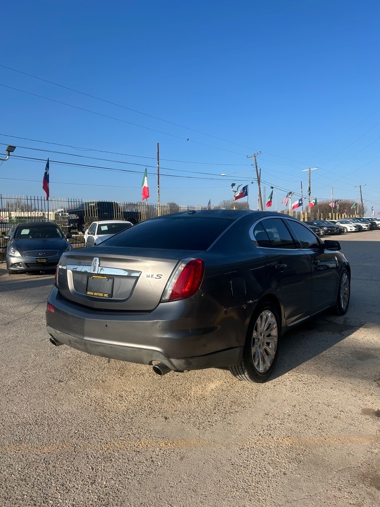 Lincoln MKS  2011