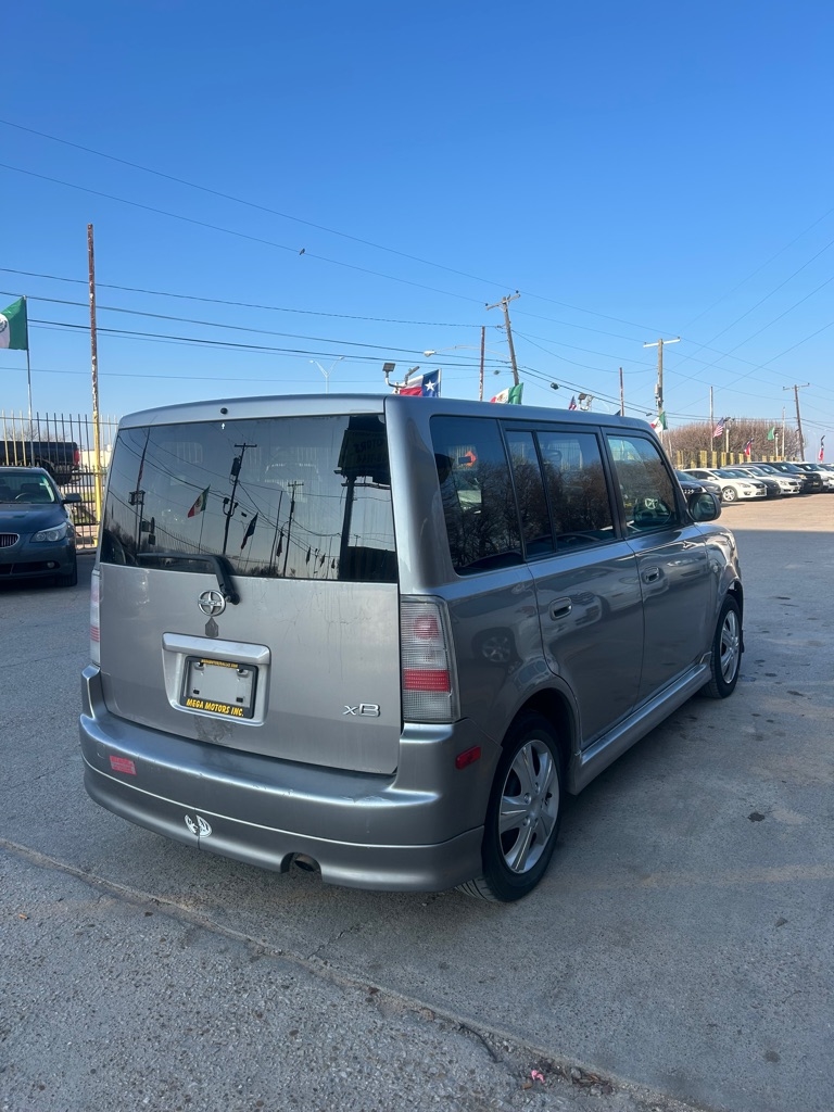 Scion xB  2005