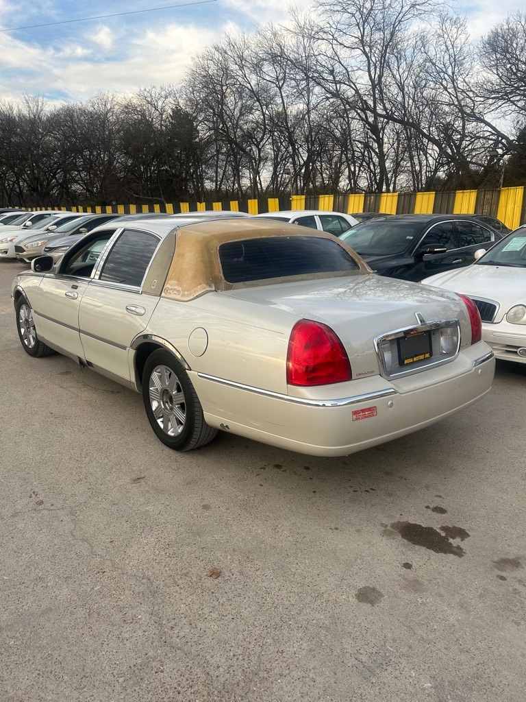 Lincoln Town Car  2004