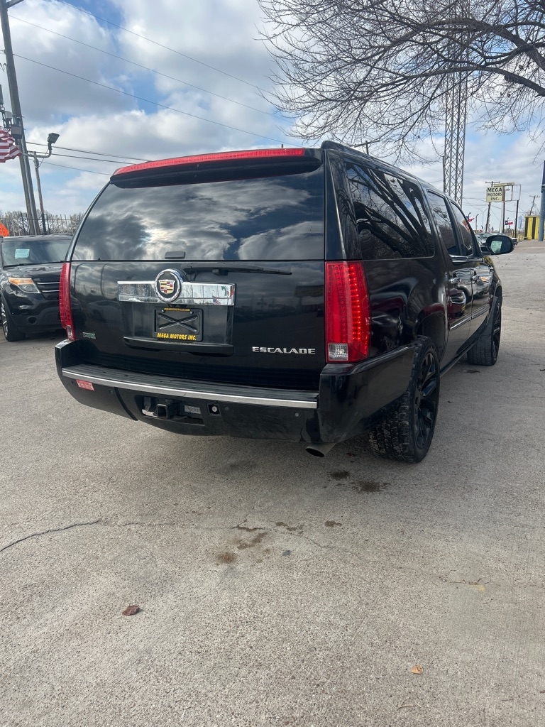 Cadillac Escalade  2011