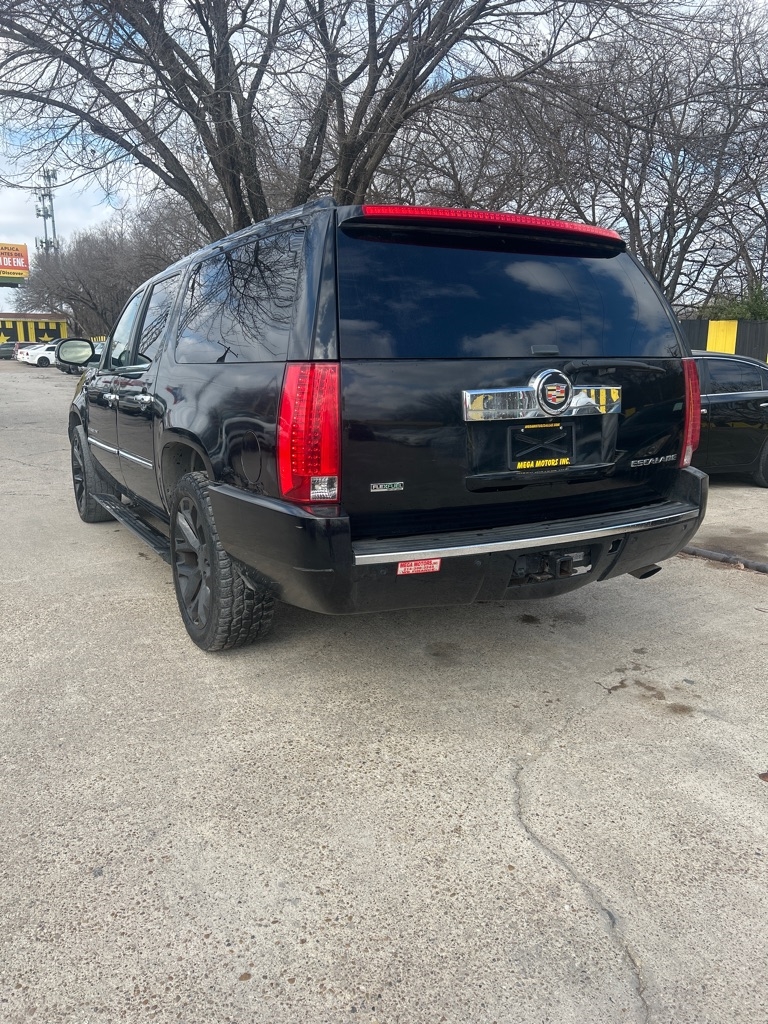 Cadillac Escalade  2011