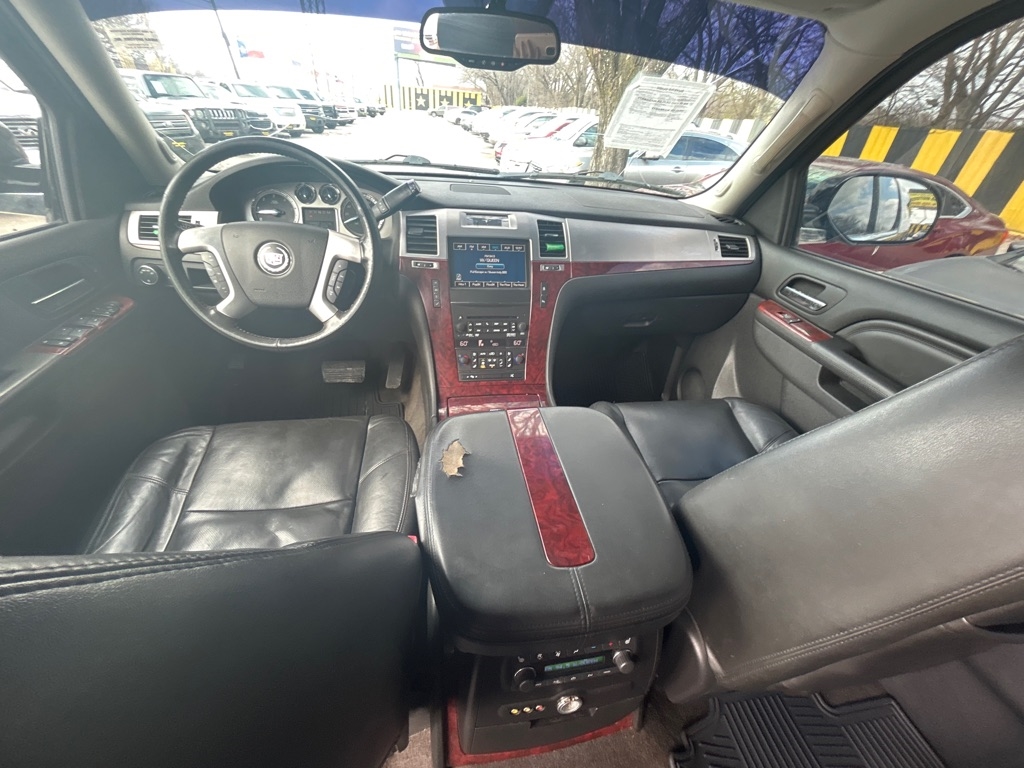 Cadillac Escalade  2011