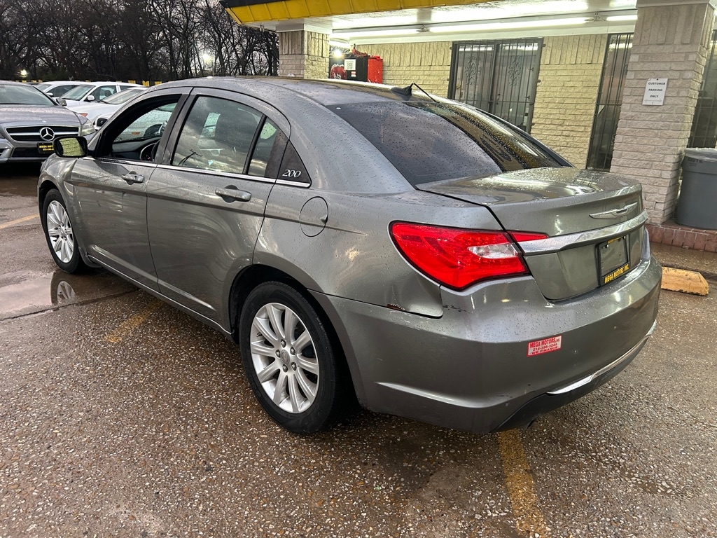 Chrysler 200  2011
