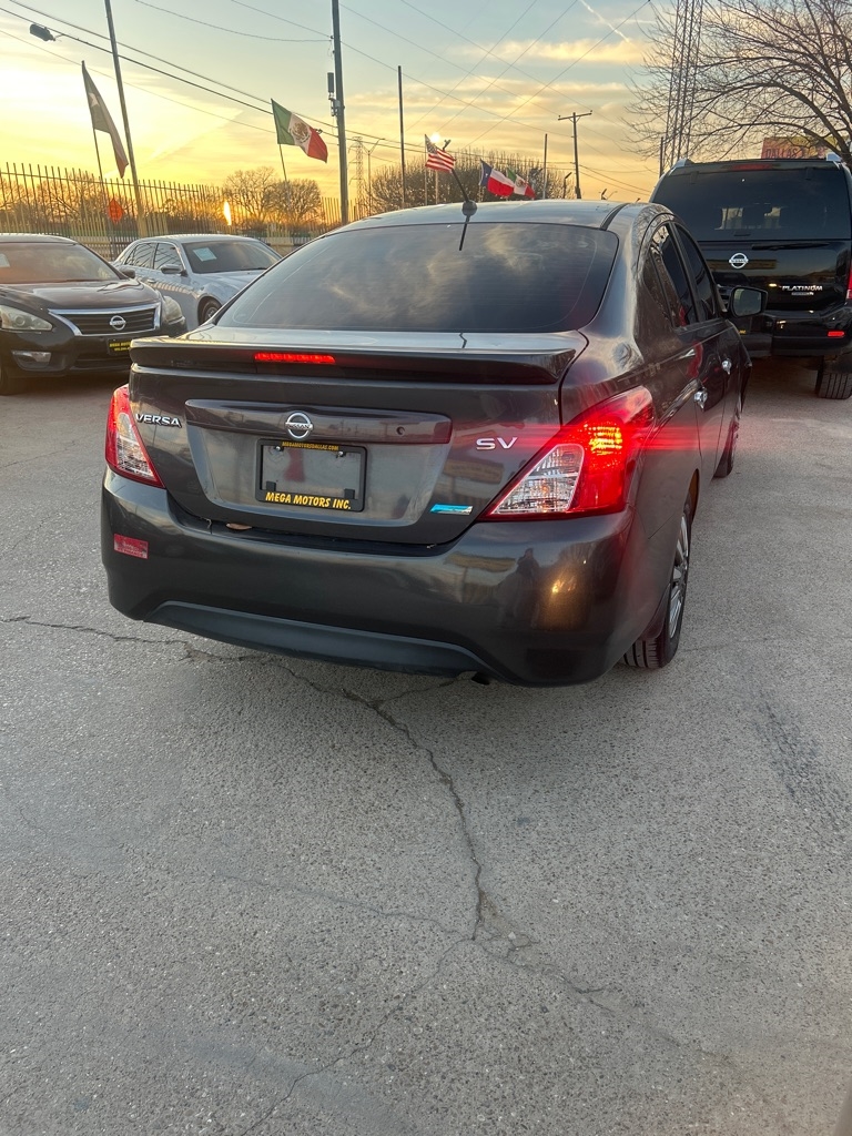 Nissan Versa  2015