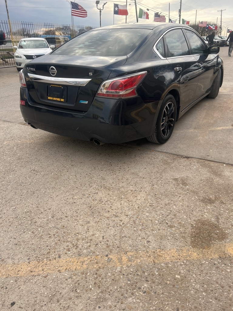 Nissan Altima  2014