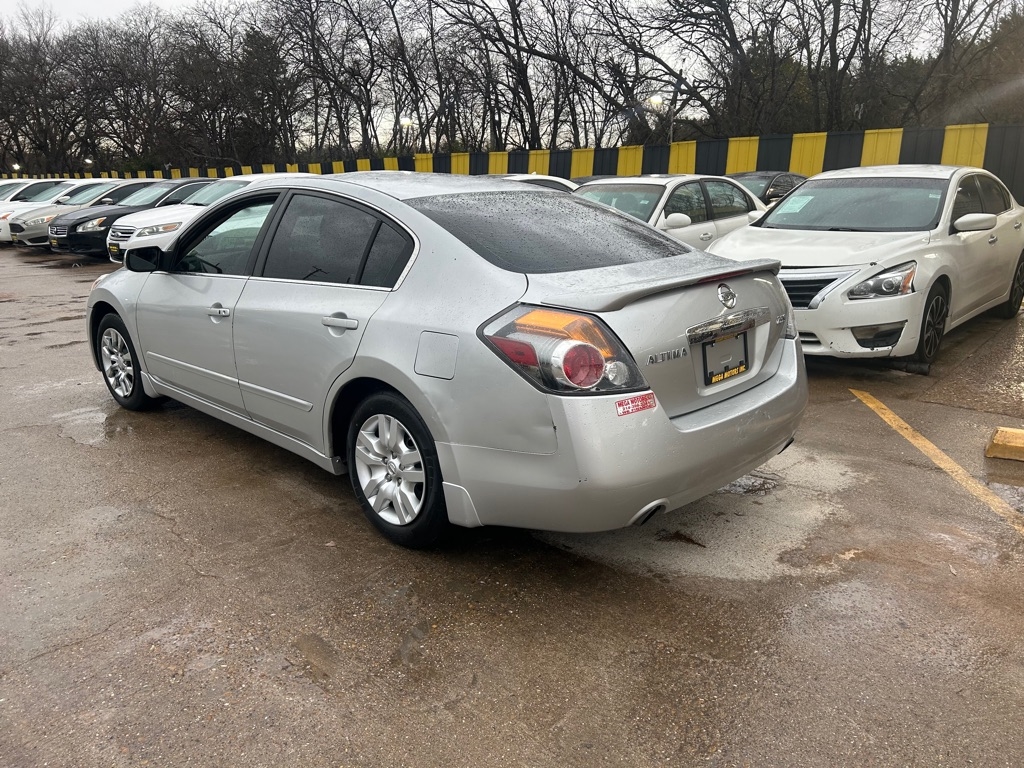 Nissan Altima  2011