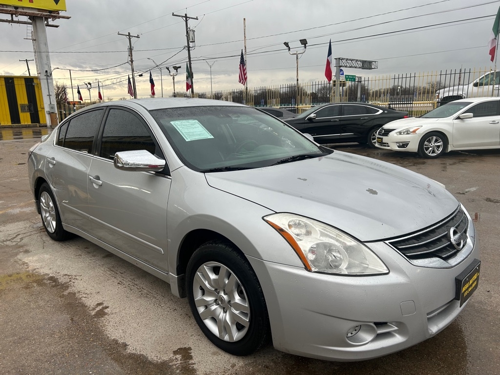 Nissan Altima  2011
