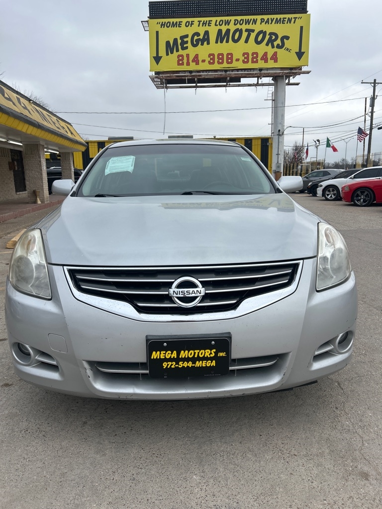 Nissan Altima  2011