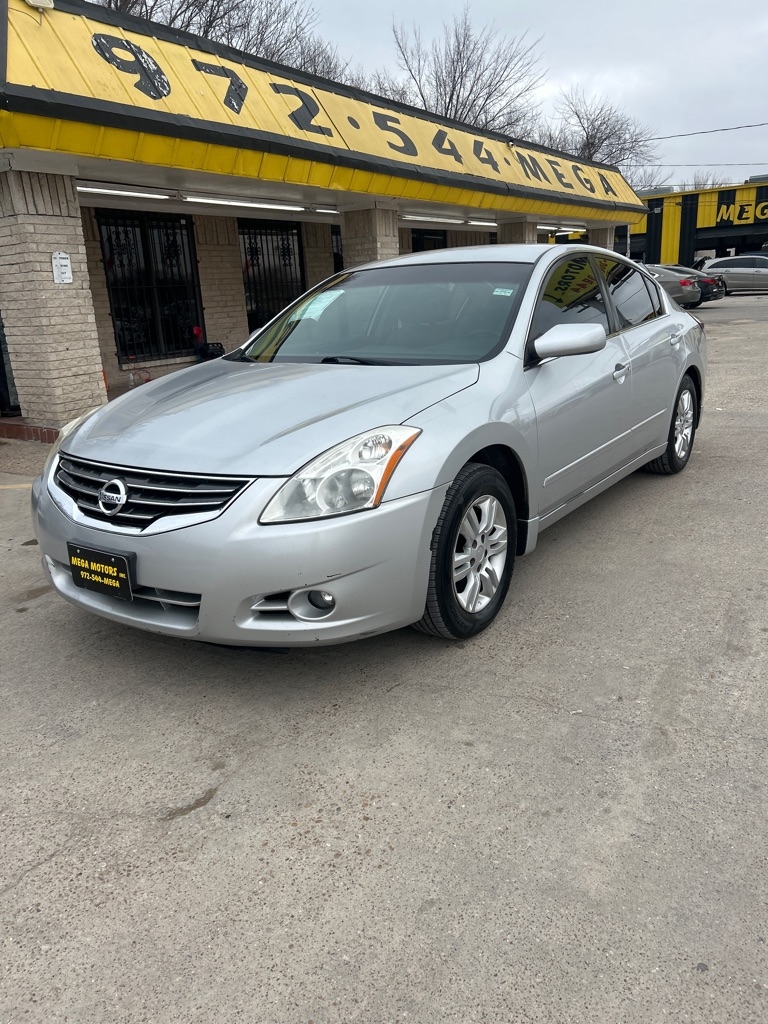 Nissan Altima  2011