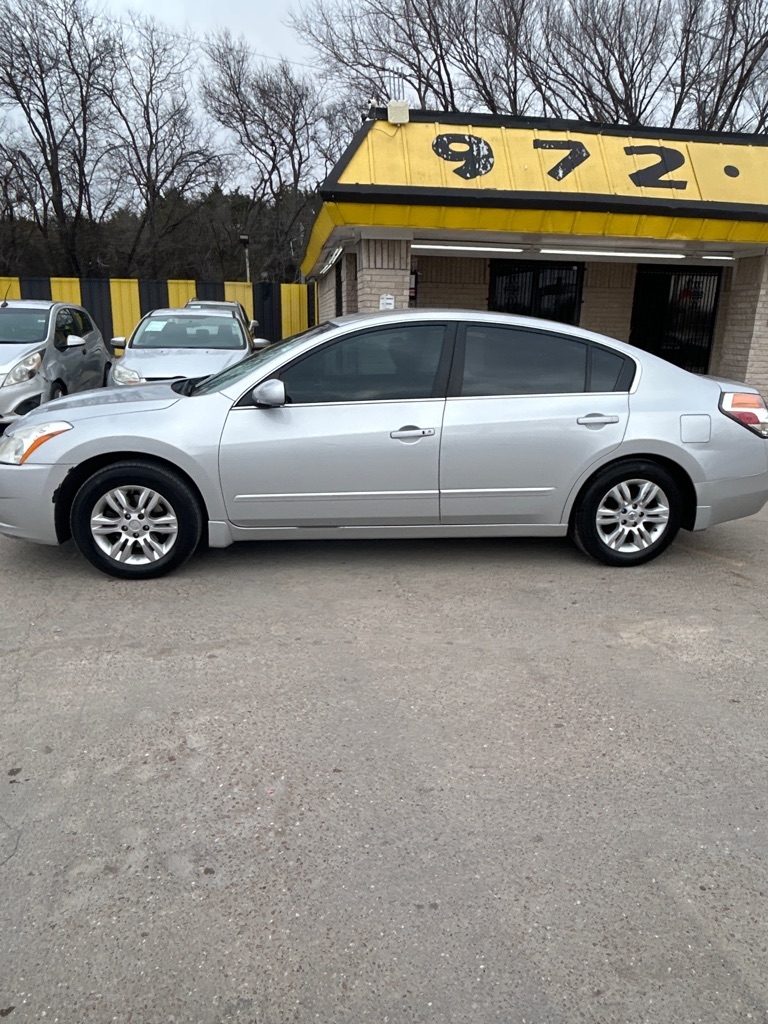 Nissan Altima  2011