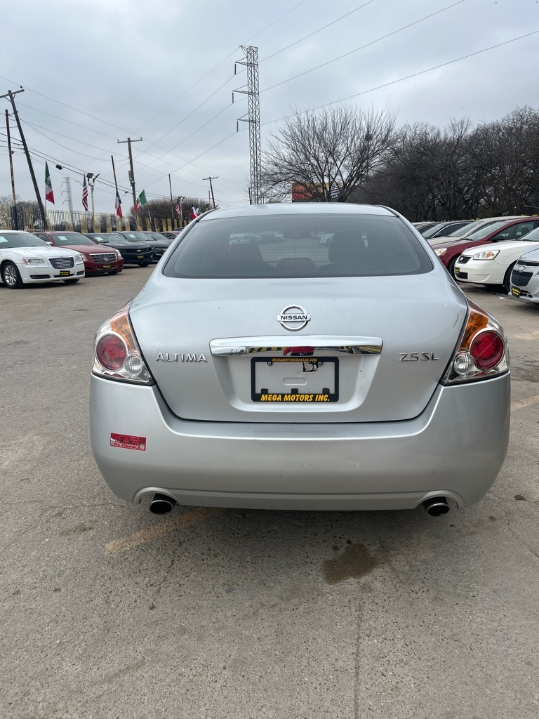 Nissan Altima  2011