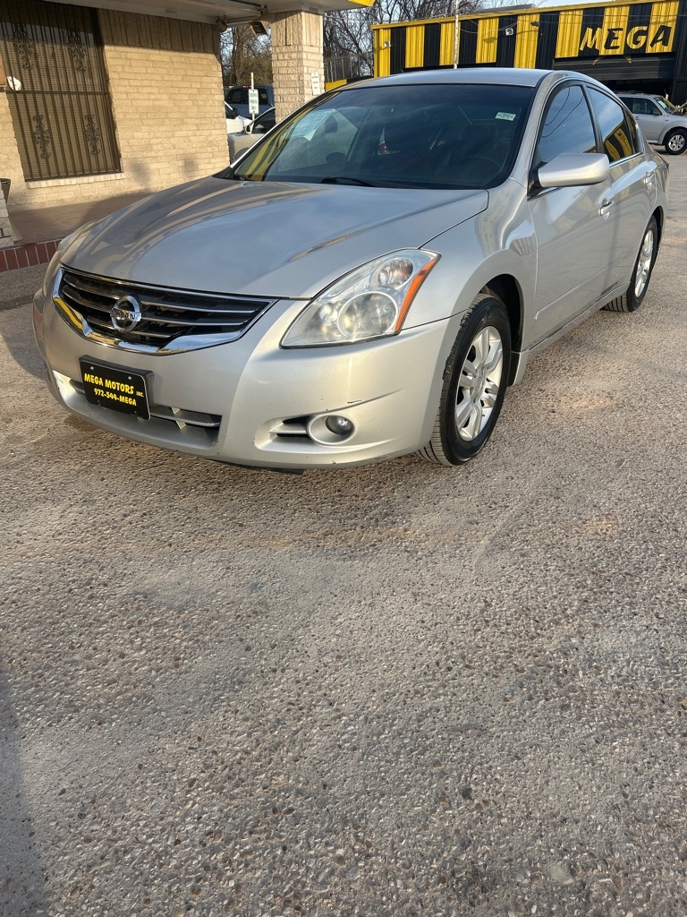 Nissan Altima  2011