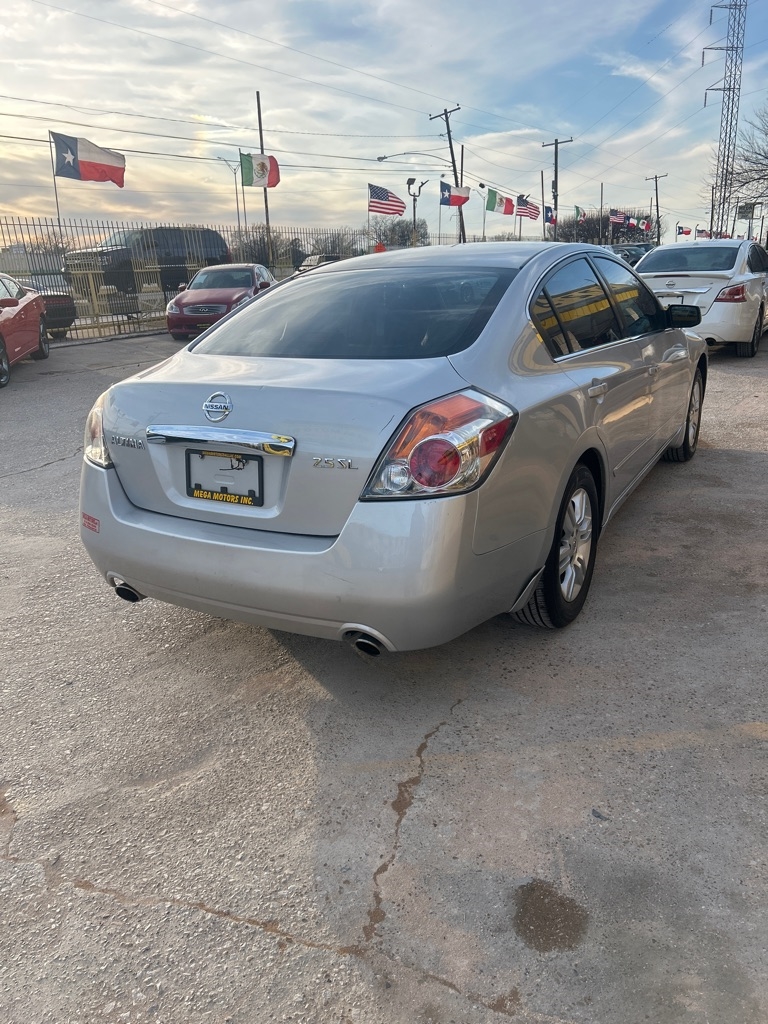 Nissan Altima  2011