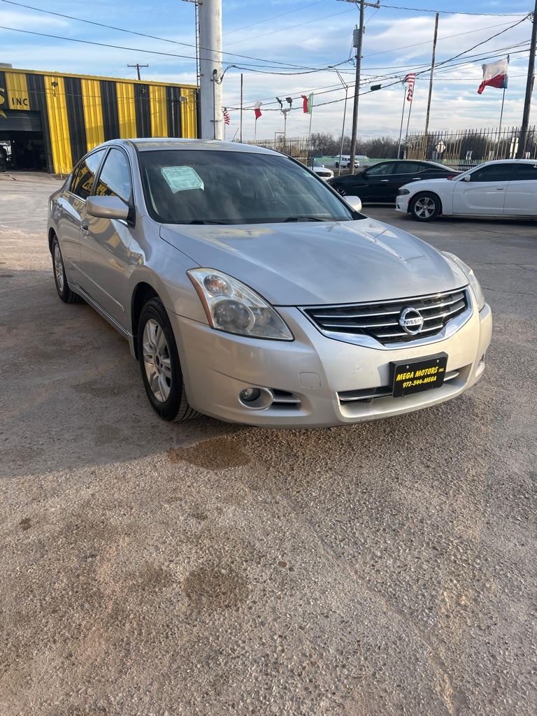 Nissan Altima  2011