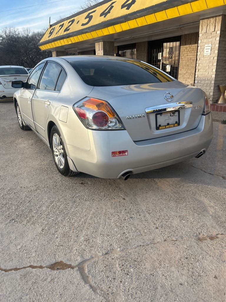 Nissan Altima  2011