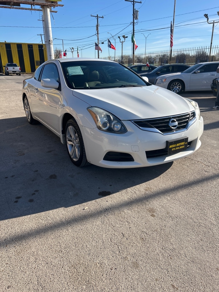 Nissan Altima  2010