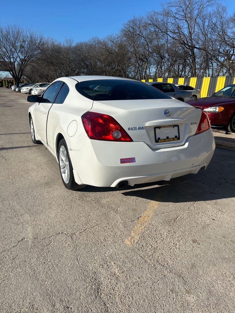 Nissan Altima  2010