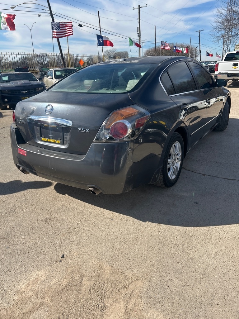 Nissan Altima  2012