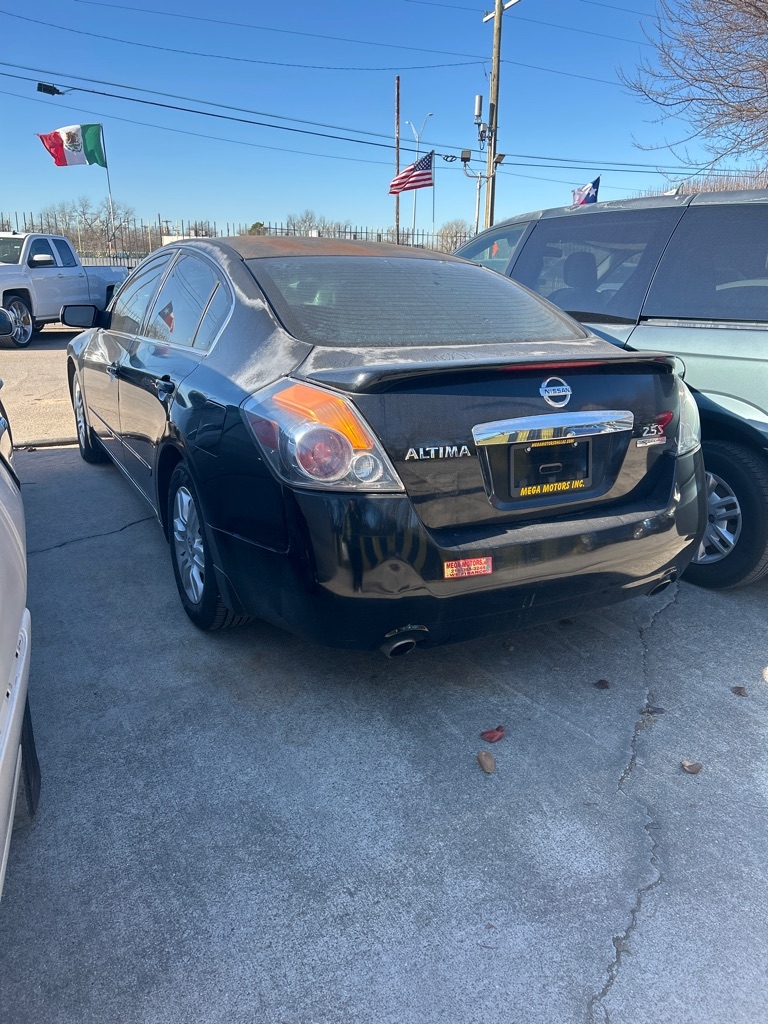 Nissan Altima  2011