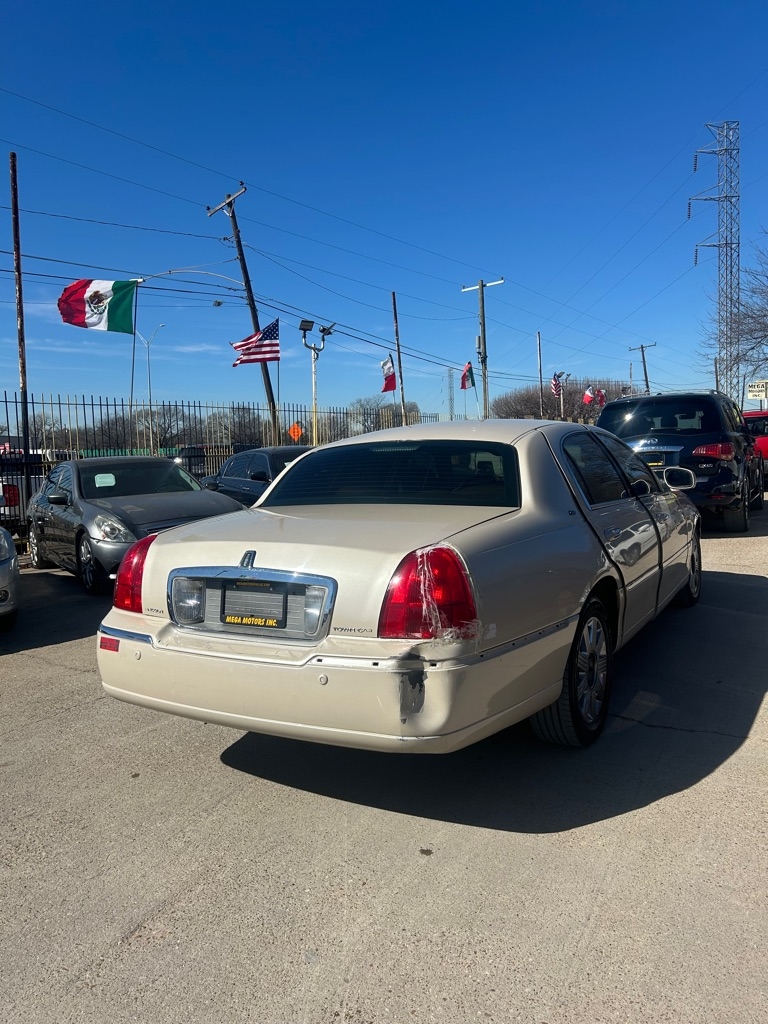 Lincoln Town Car  2003
