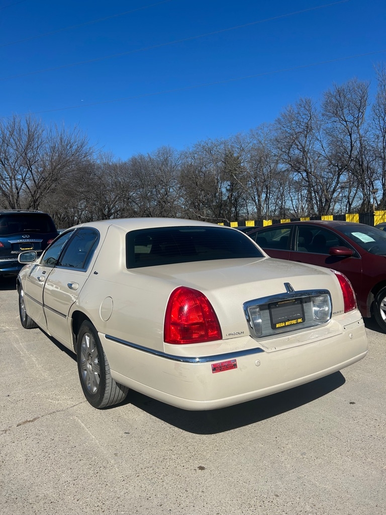 Lincoln Town Car  2003