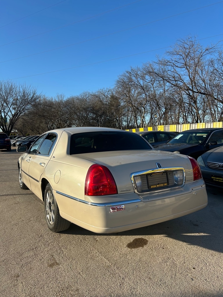 Lincoln Town Car  2003