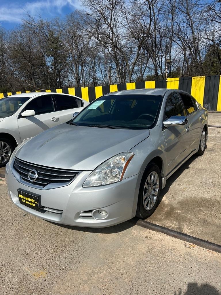 Nissan Altima  2011