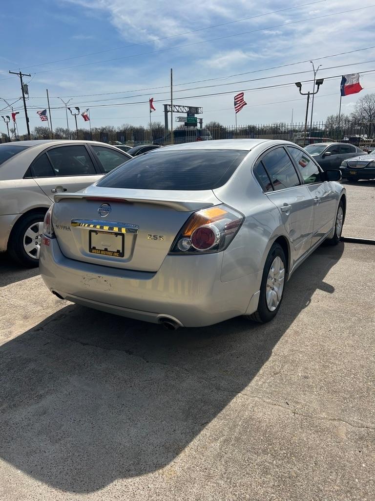 Nissan Altima  2011