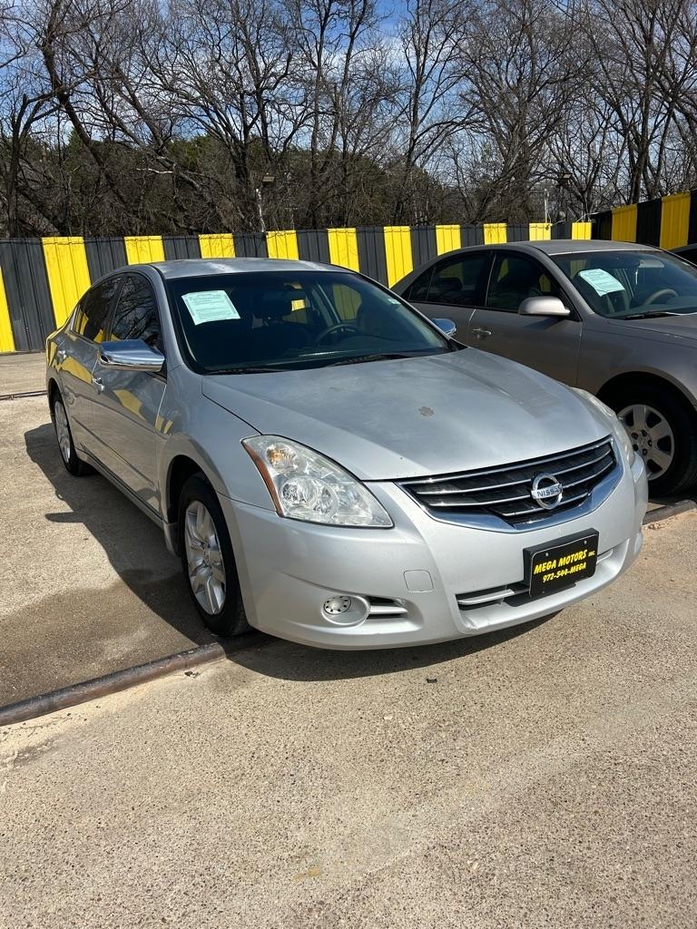 Nissan Altima  2011