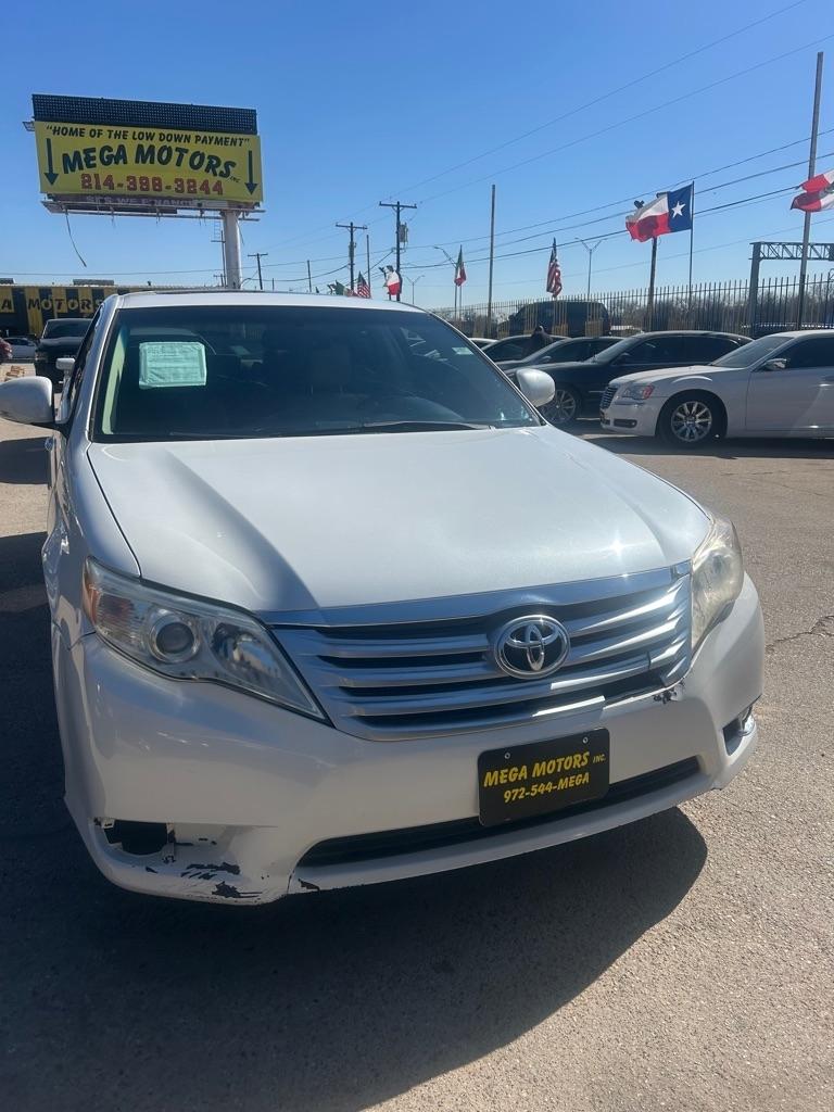 Toyota Avalon  2011