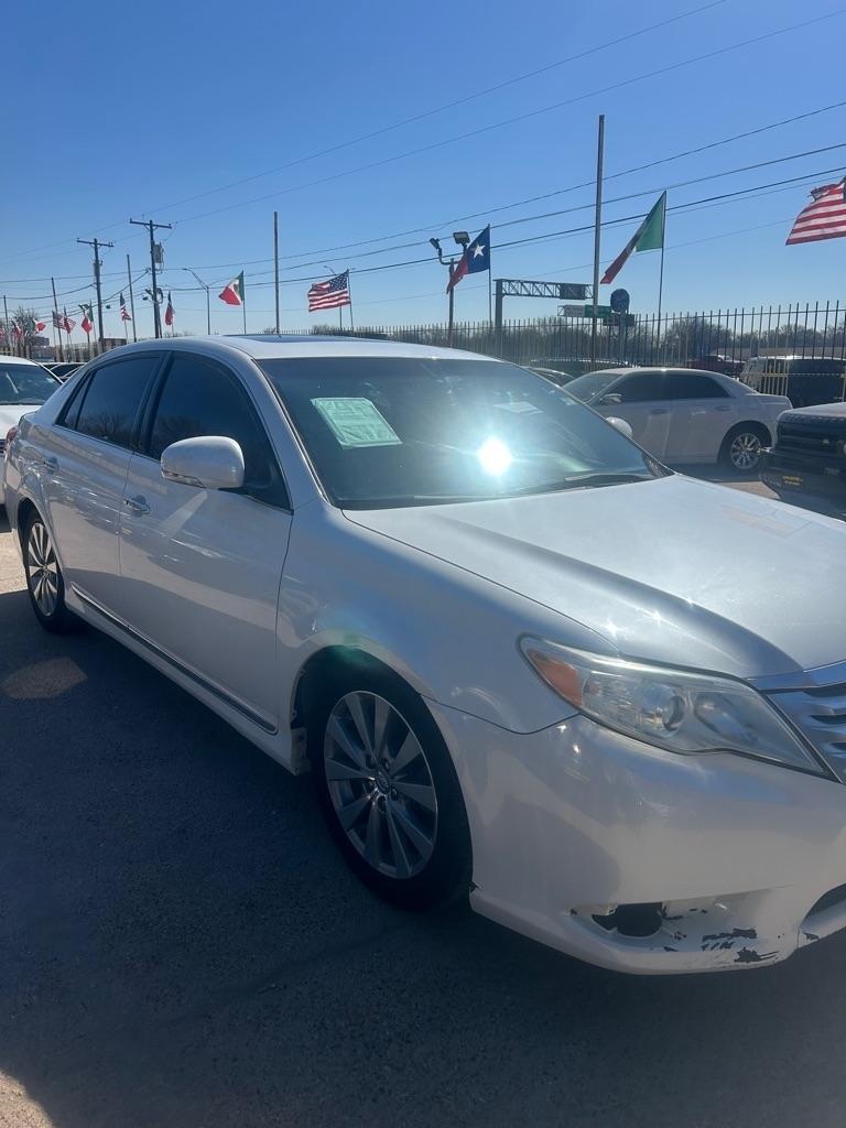 Toyota Avalon  2011