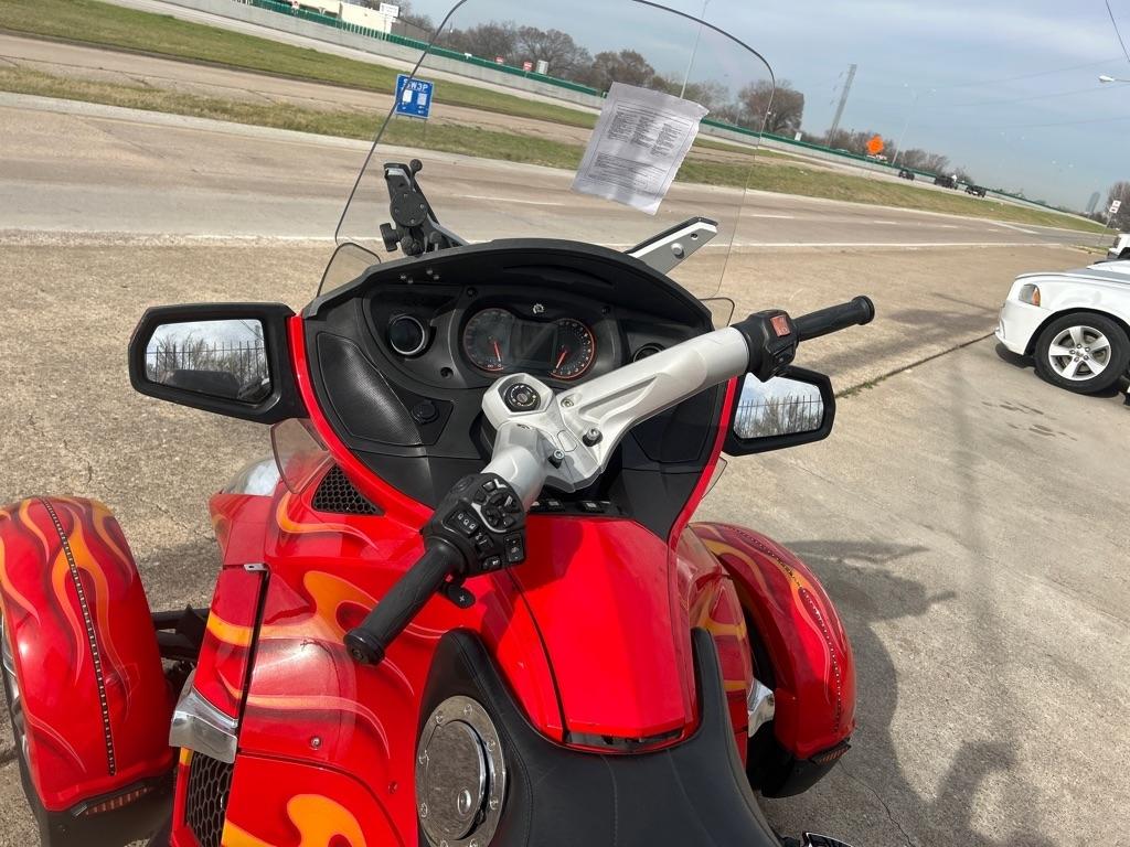 Can-Am Spyder RTS  2012