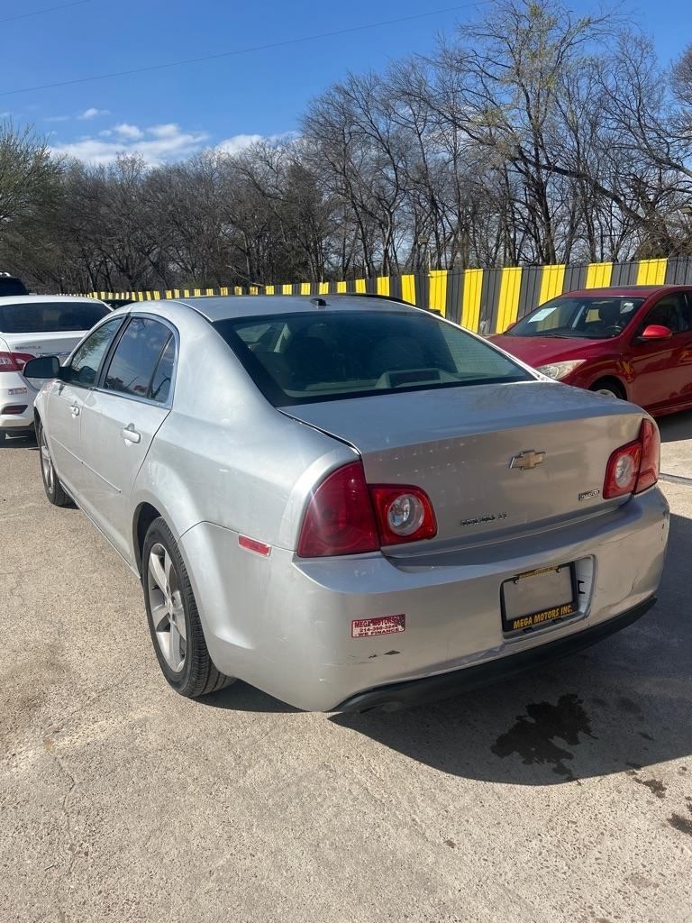Chevrolet Malibu  2011