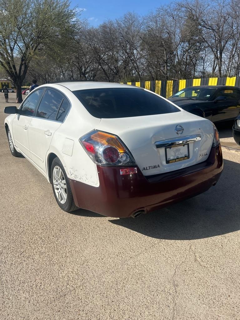 Nissan Altima  2012