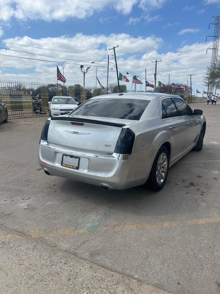 Chrysler 300  2012