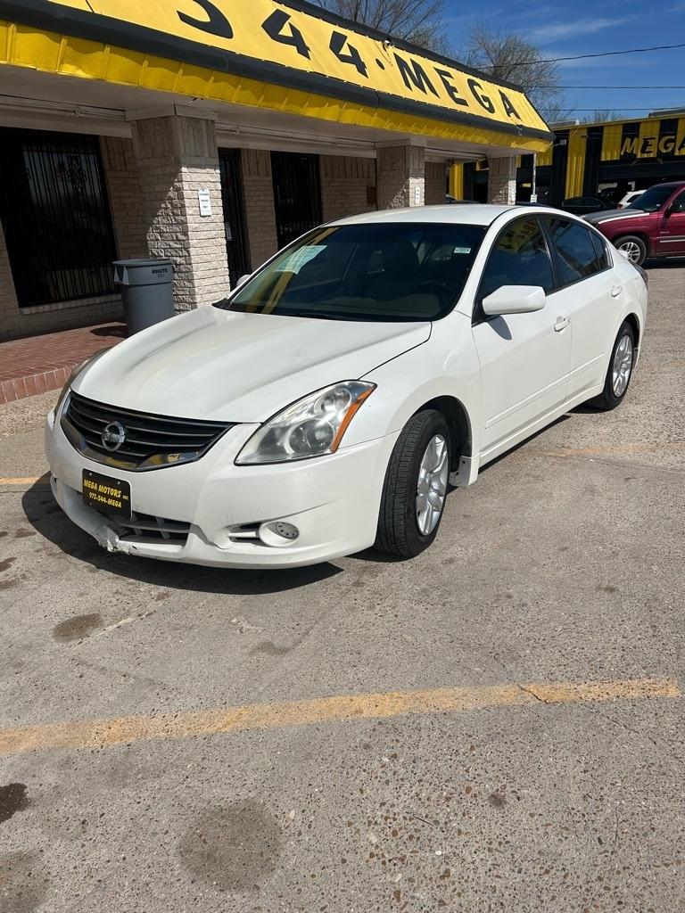 Nissan Altima  2010