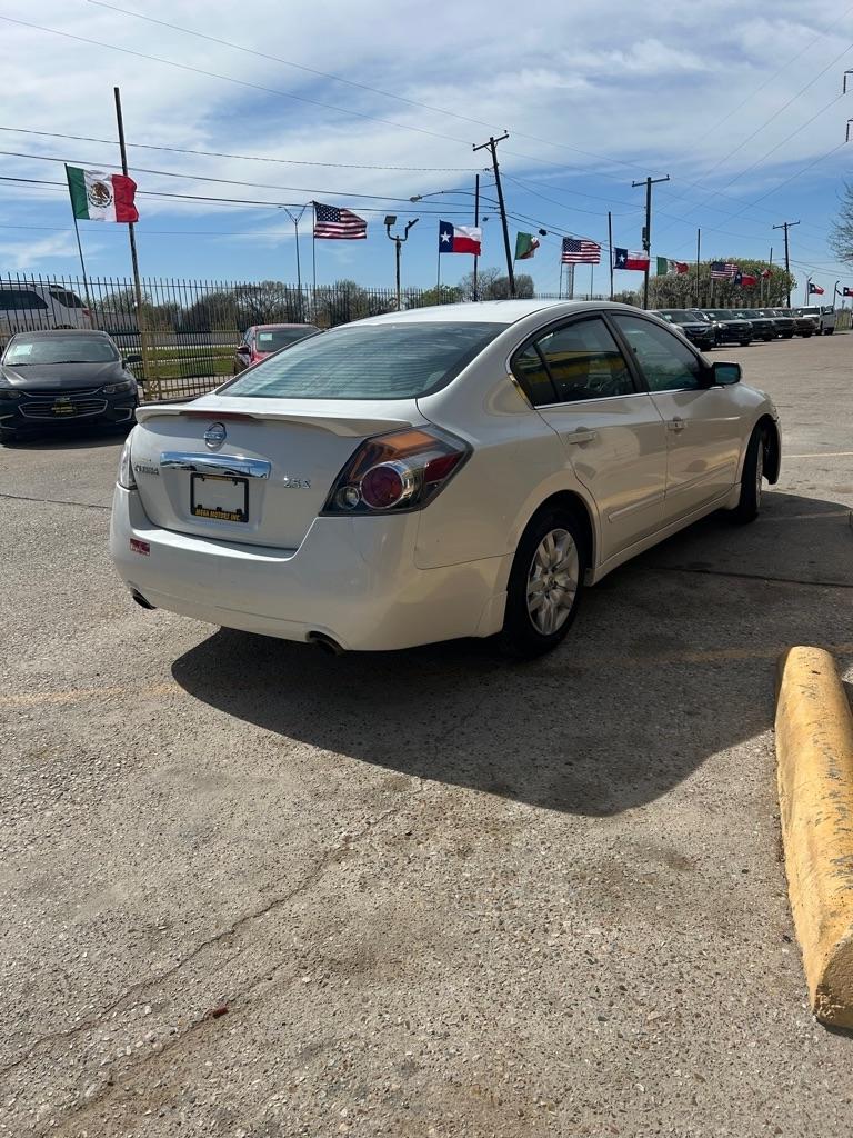 Nissan Altima  2010
