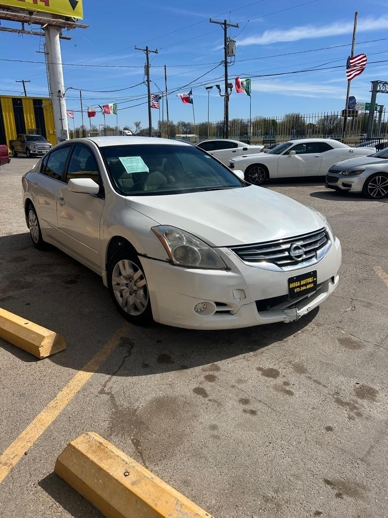 Nissan Altima  2010
