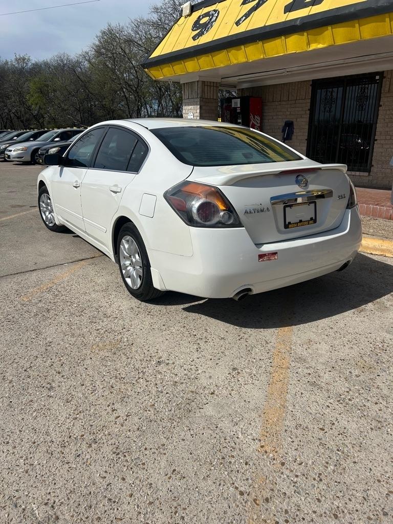 Nissan Altima  2010