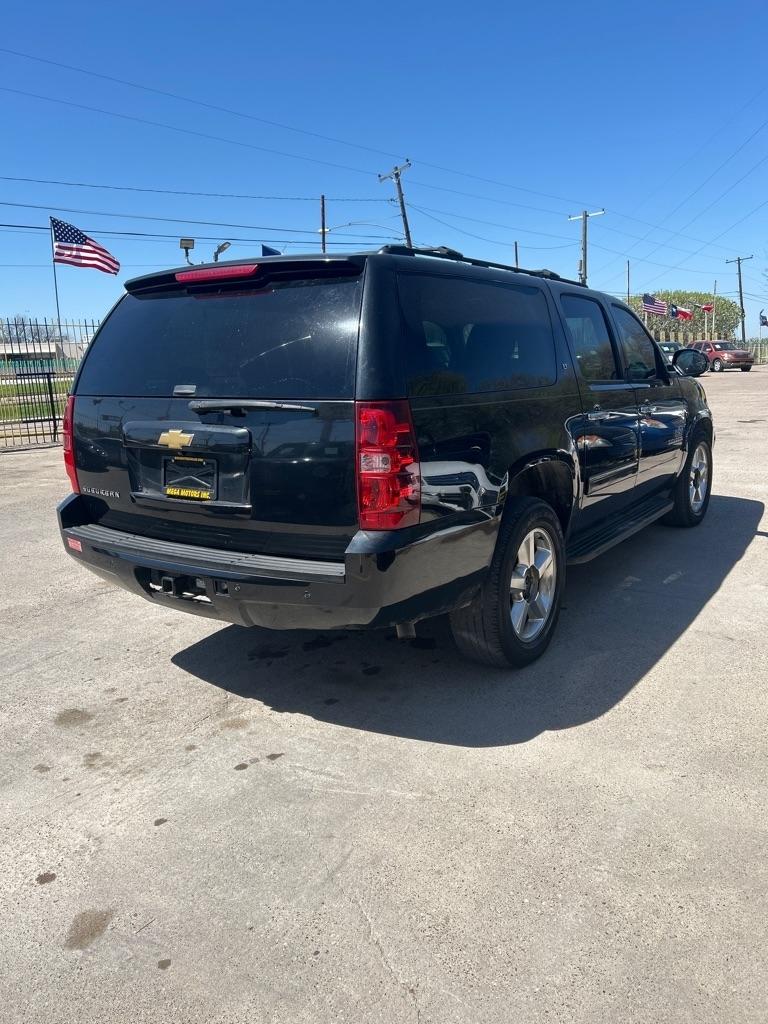 Chevrolet Suburban  2013