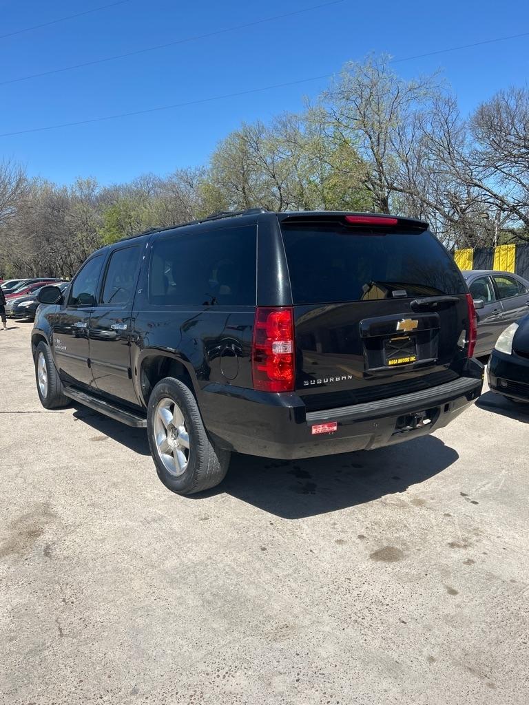 Chevrolet Suburban  2013
