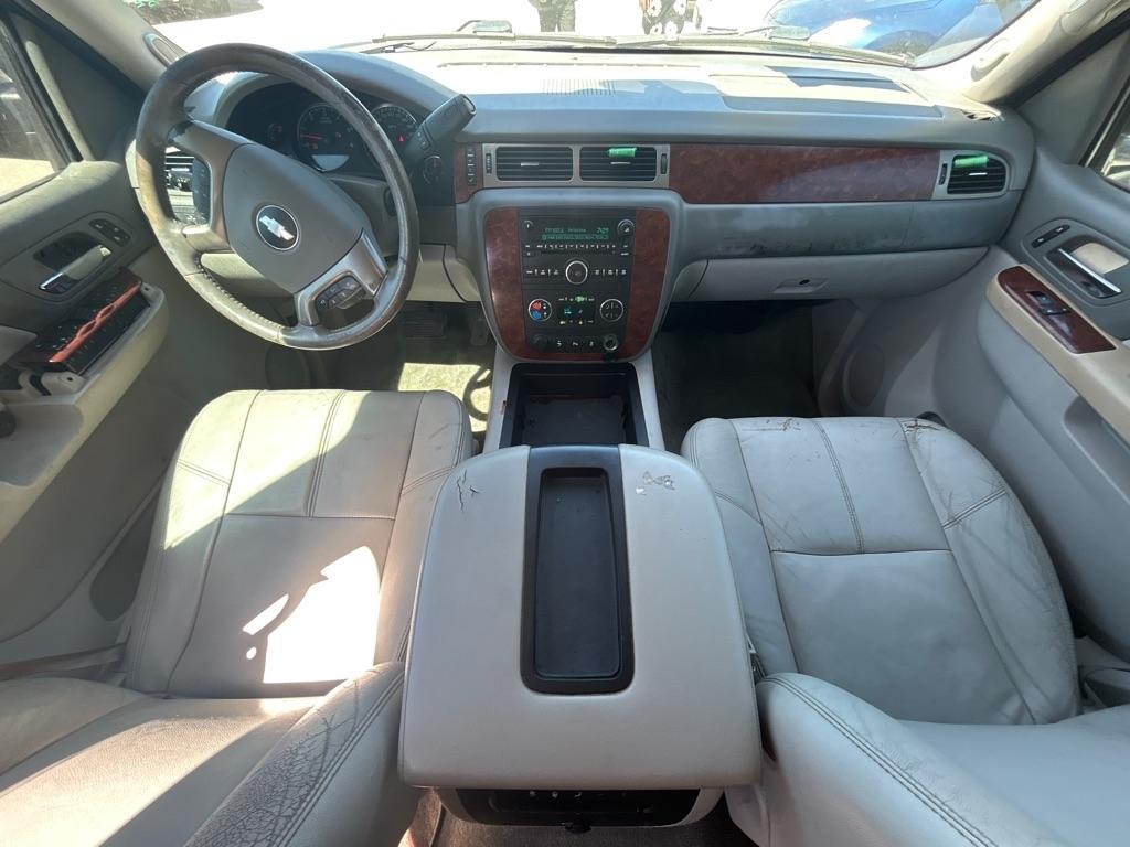 Chevrolet Suburban  2013