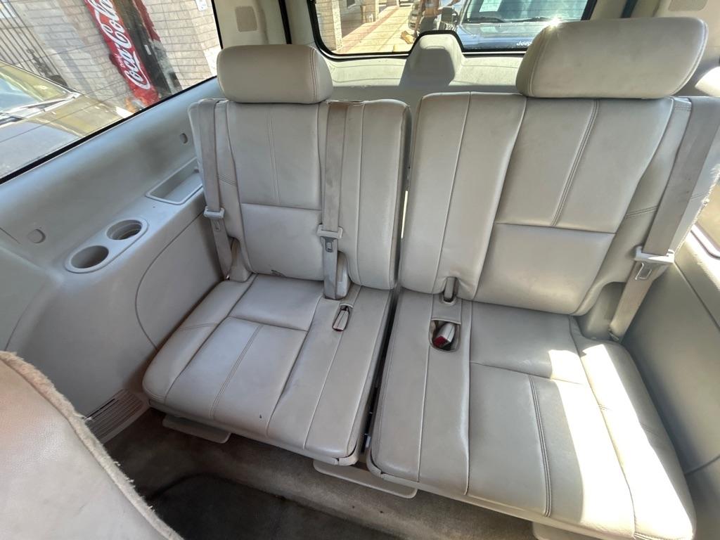 Chevrolet Suburban  2013