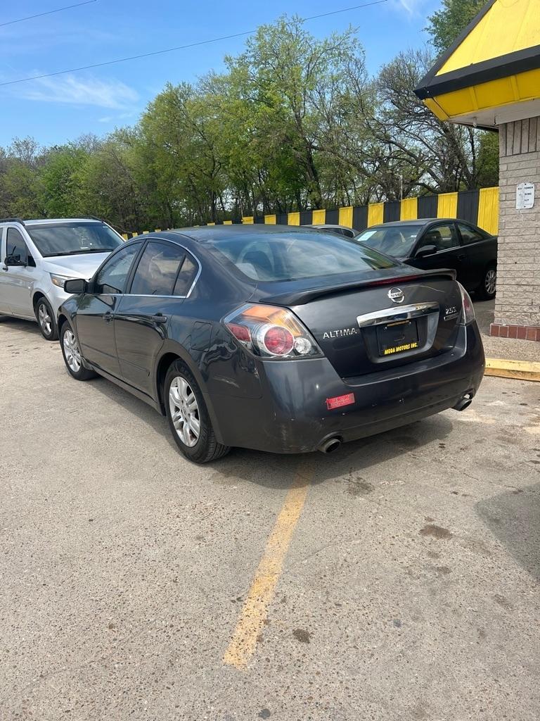 Nissan Altima  2011