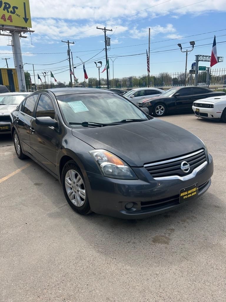 Nissan Altima  2011