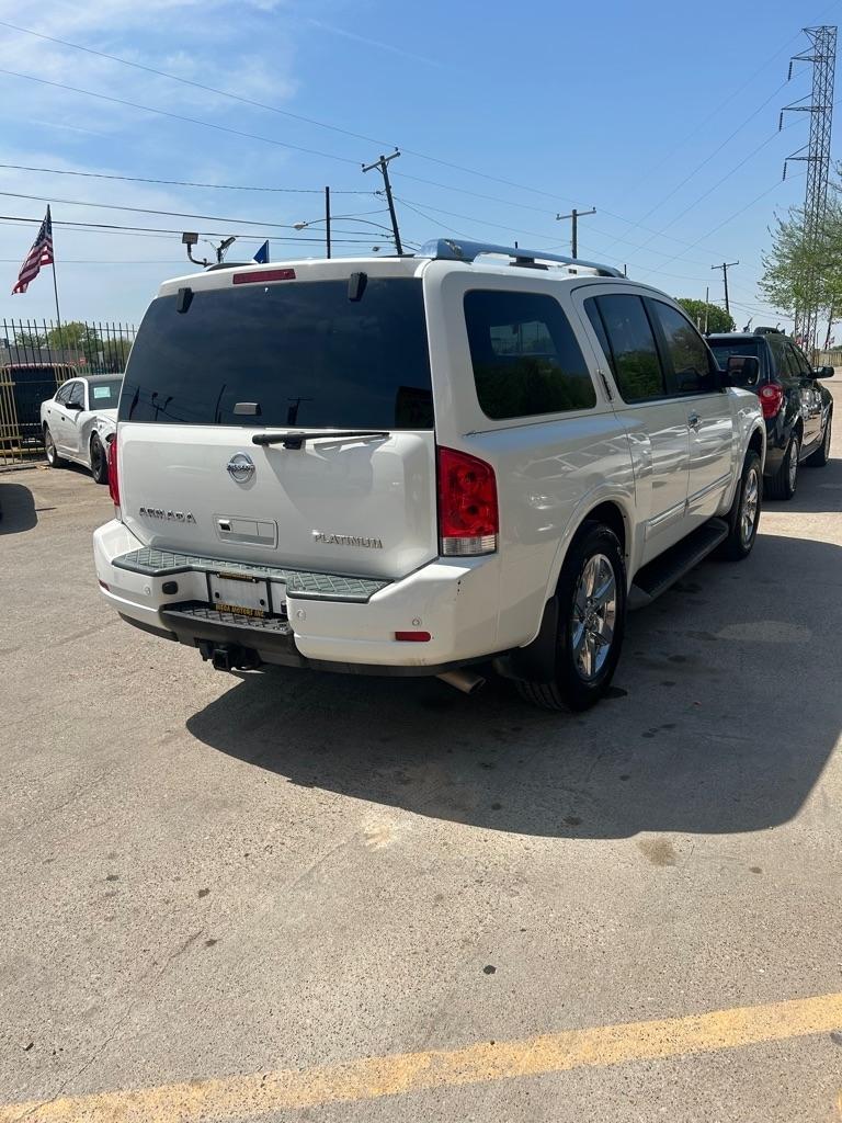 Nissan Armada  2011